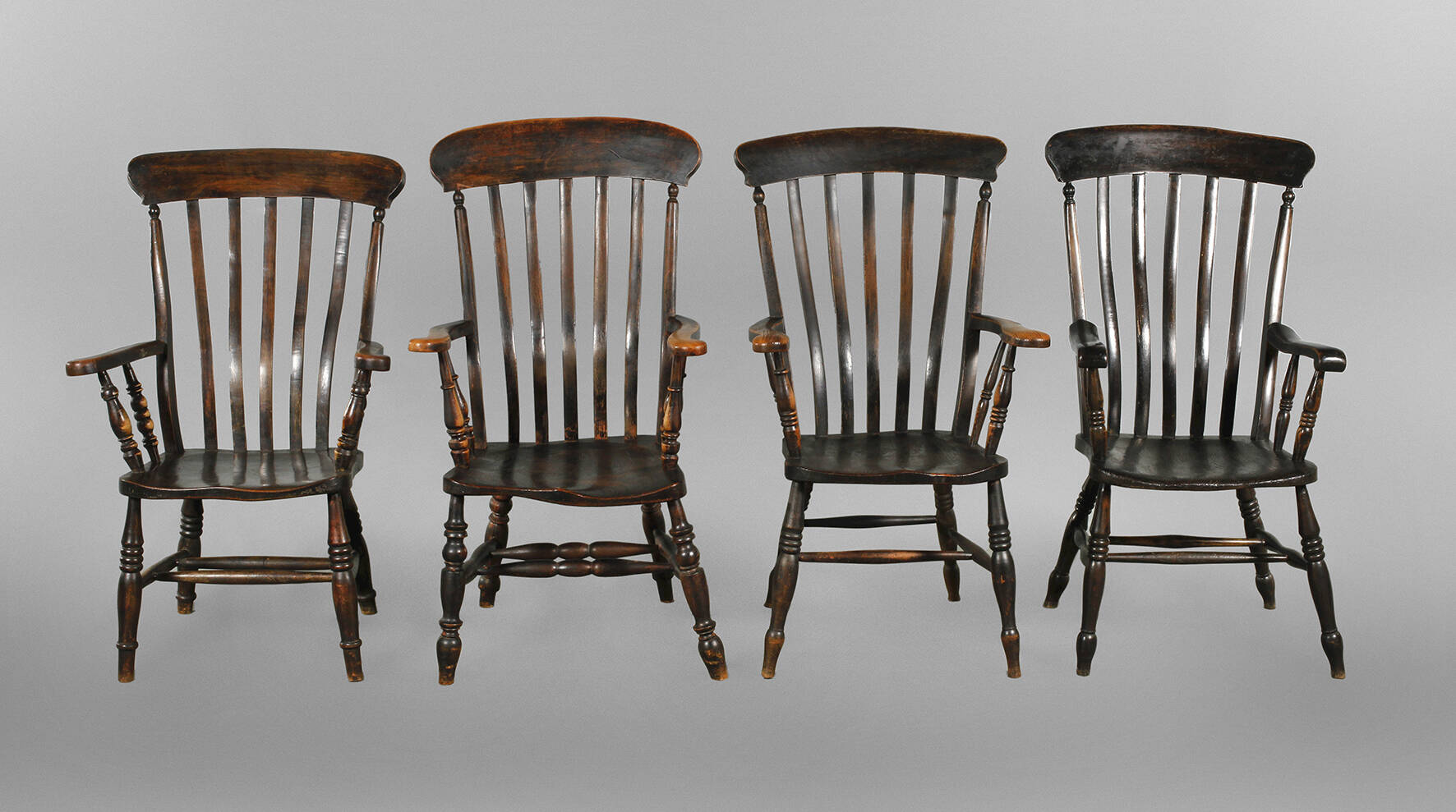 Vier Windsor Armlehnstühle