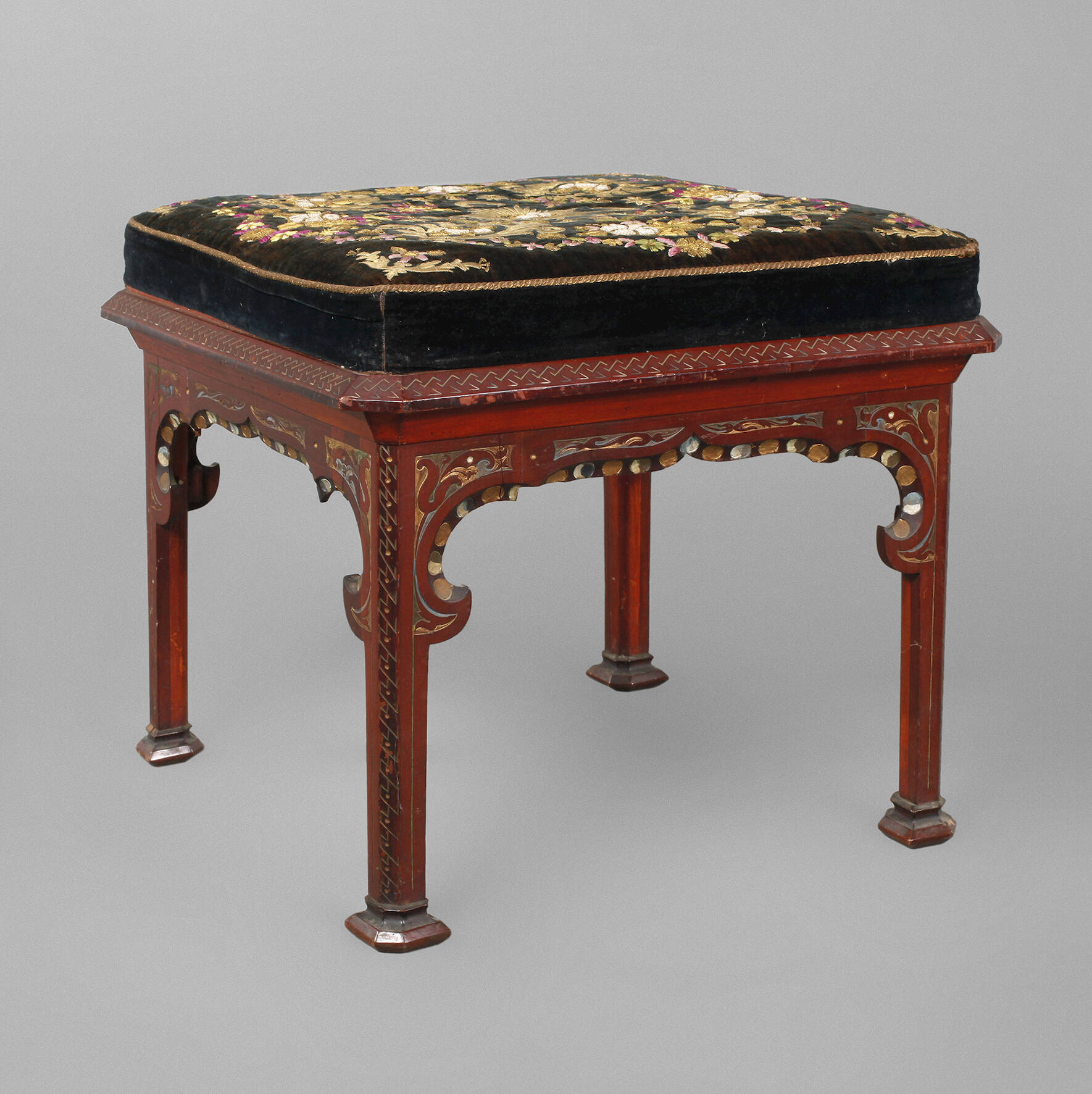 Tabouret im maurischen Stil