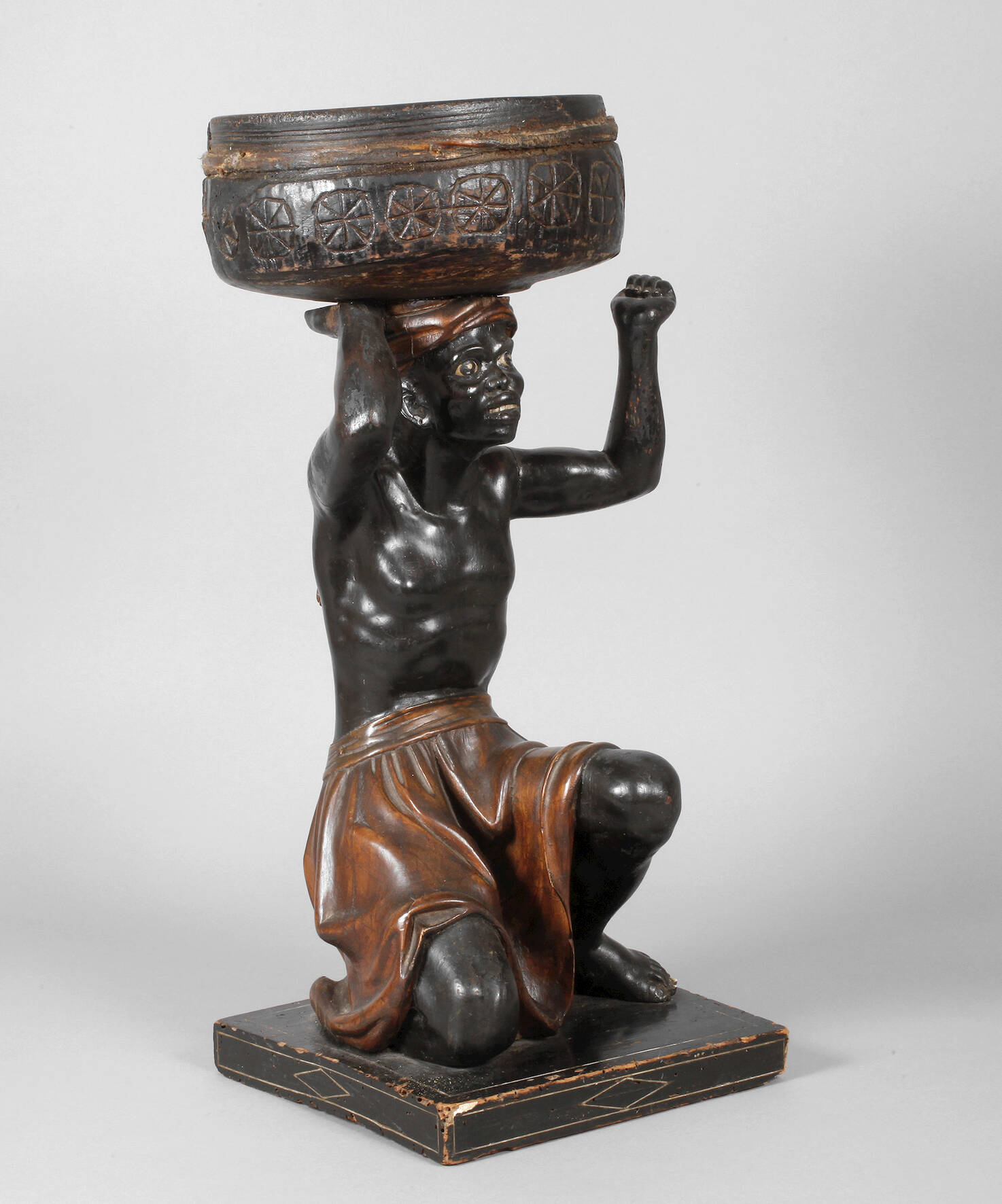 Figürlicher Beistelltisch