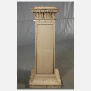 Klassizistisches Säulenpostament