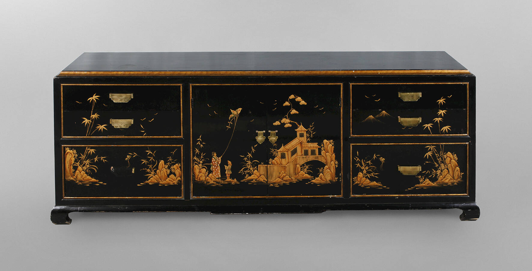 Sideboard mit Chinoiserien