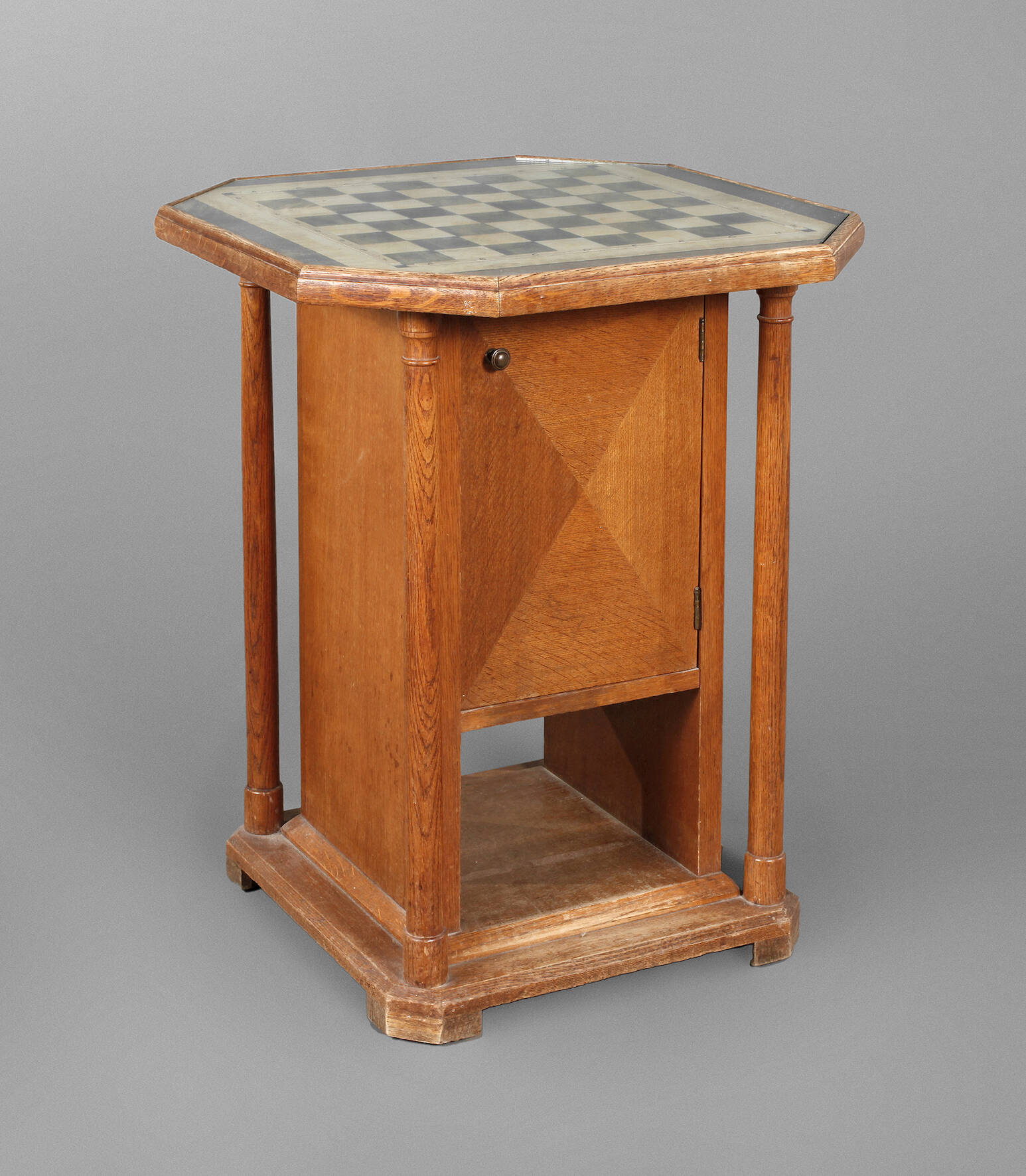 Kleiner Schachtisch