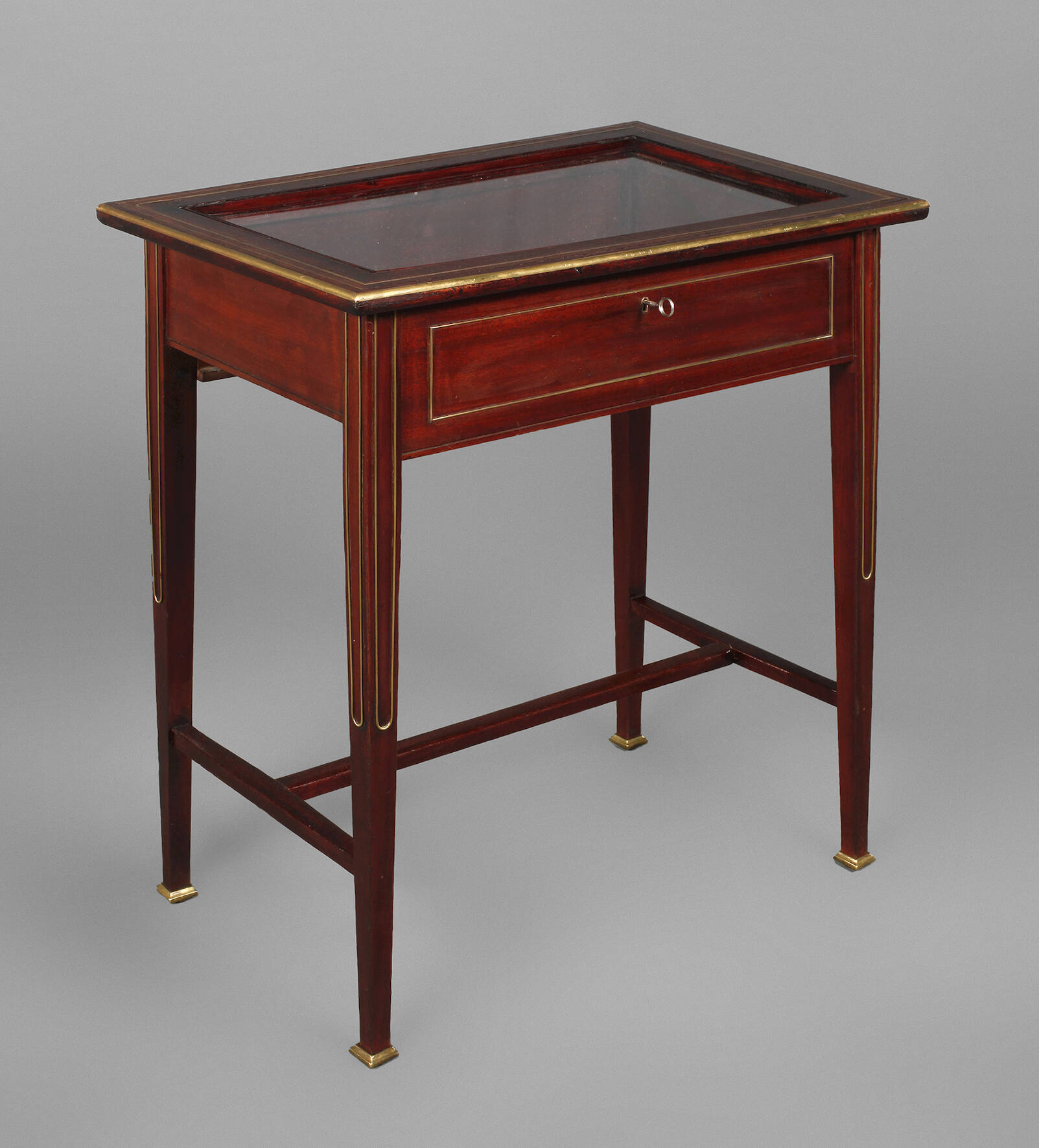 Vitrinentischchen Jugendstil