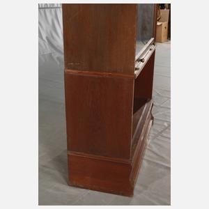 Zwei Patentschränke