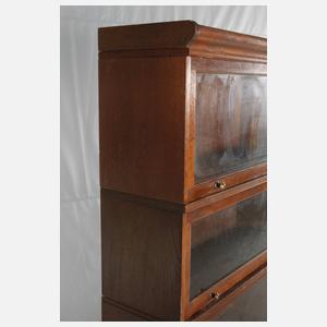 Zwei Patentschränke