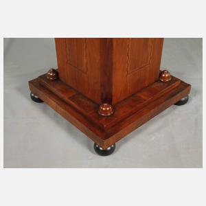 Großes Säulenpodest