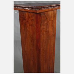 Großes Säulenpodest