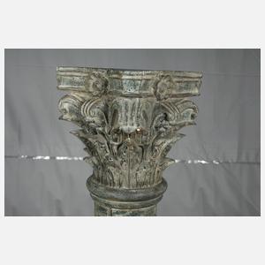 Paar gefasste Säulen