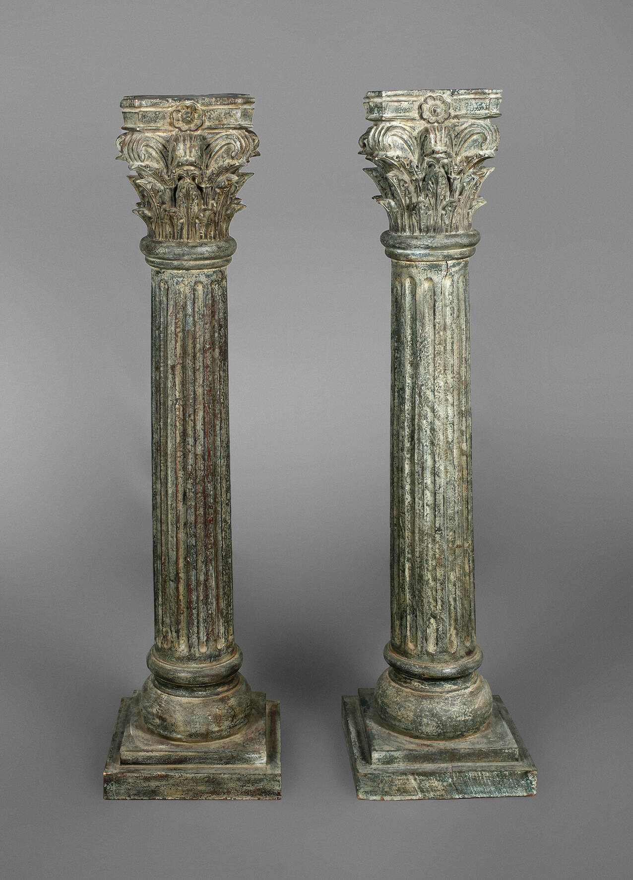 Paar gefasste Säulen