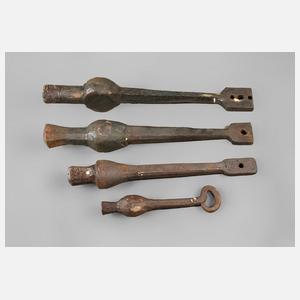 Vier Glockenschlägel