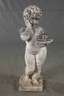 Gartenfigur Putto mit Früchtekorb