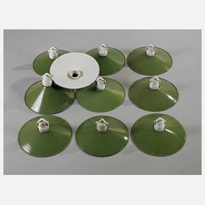 Zehn Lampenschirme Emaille