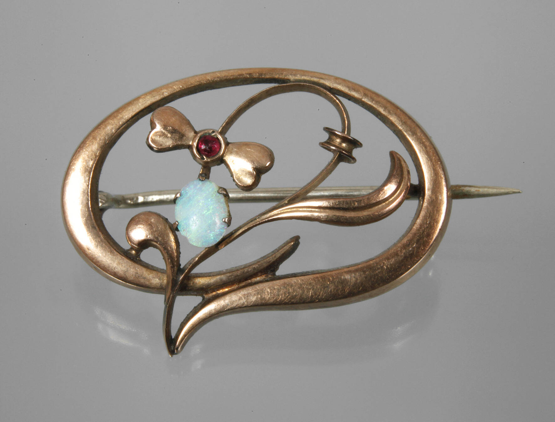 Jugendstilbrosche mit Steinbesatz