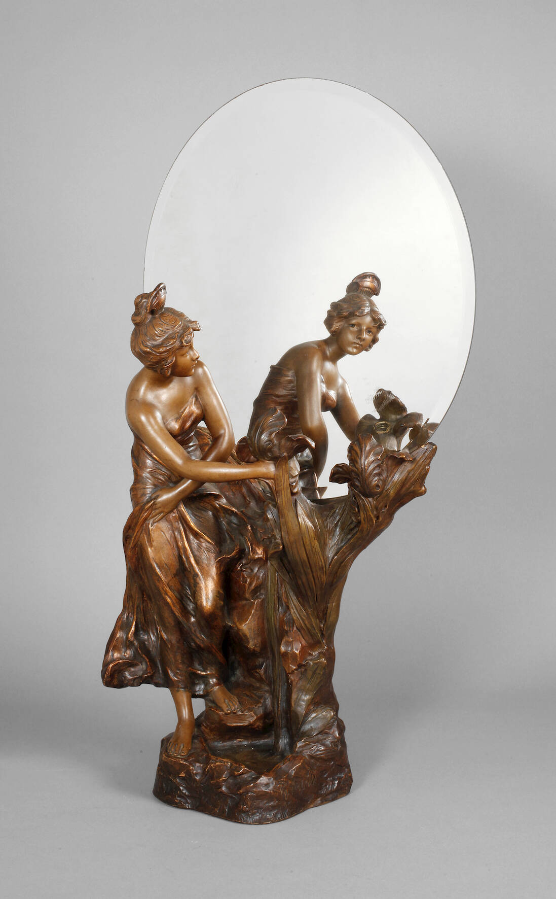 Salonspiegel als Quellnymphe