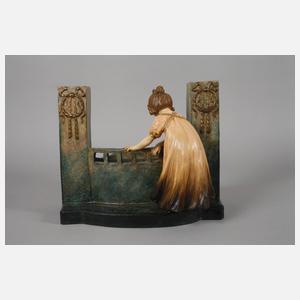 Figürlicher Spiegelhalter