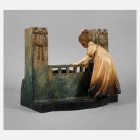 Figürlicher Spiegelhalter111