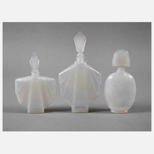 Drei französische Opalglasflakons