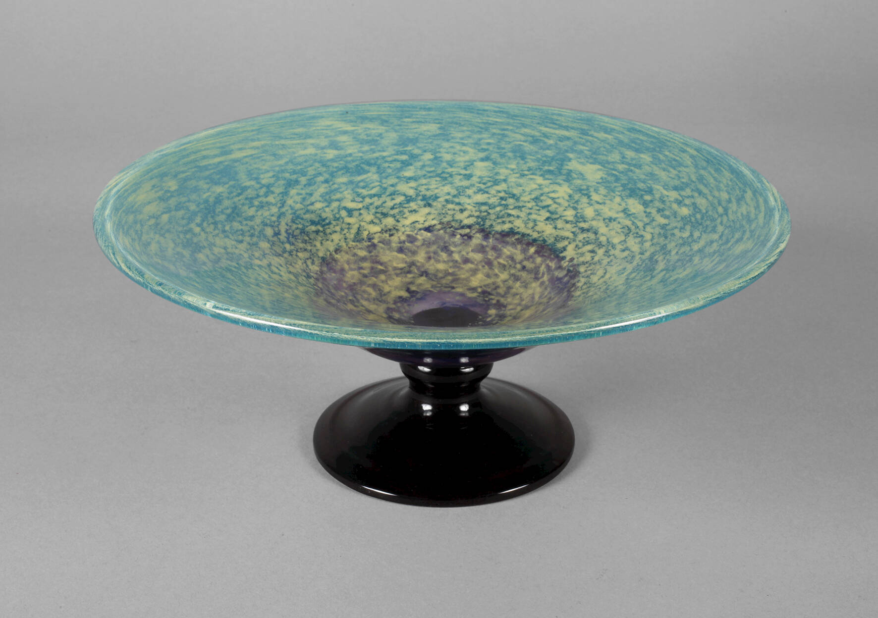 Verreries Schneider Fußschale