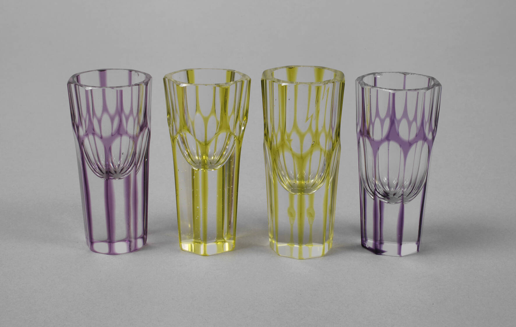 Vier Schnapsgläser Meyr´s Neffe