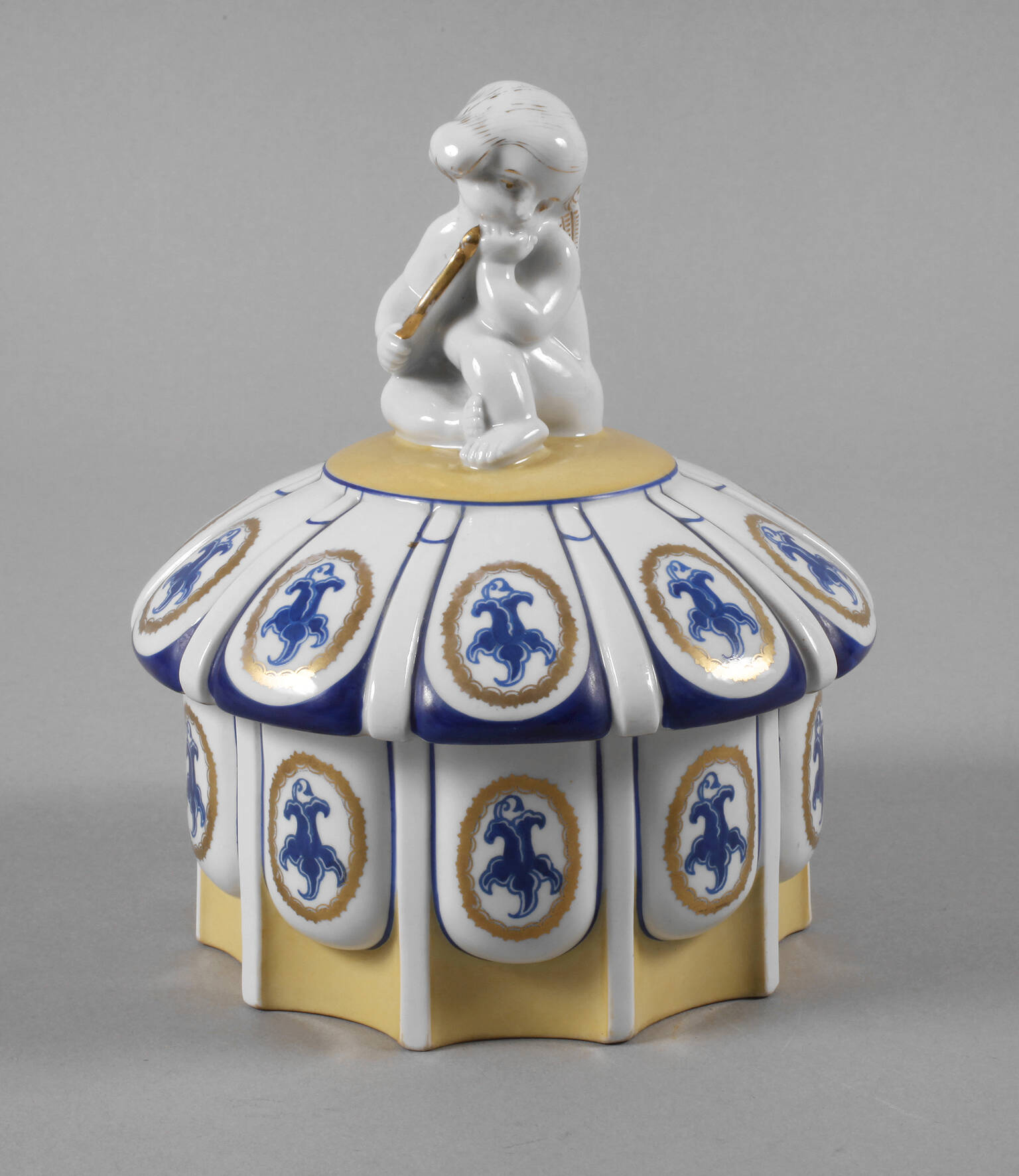 Fraureuth "Dose mit Amorette"