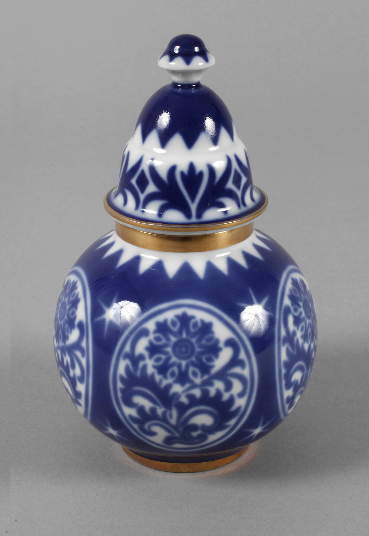 Hutschenreuther Deckeldose mit Schattenbildern