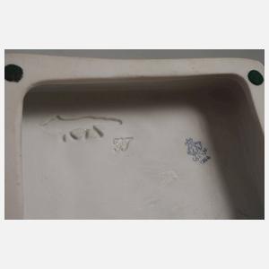 Schwarzburger Werkstätten "Putto mit Blumengirlande"