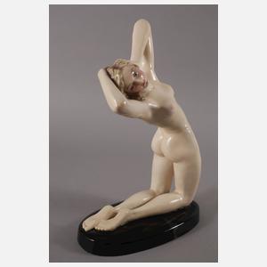 Keramos Wien "Kniender Frauenakt"