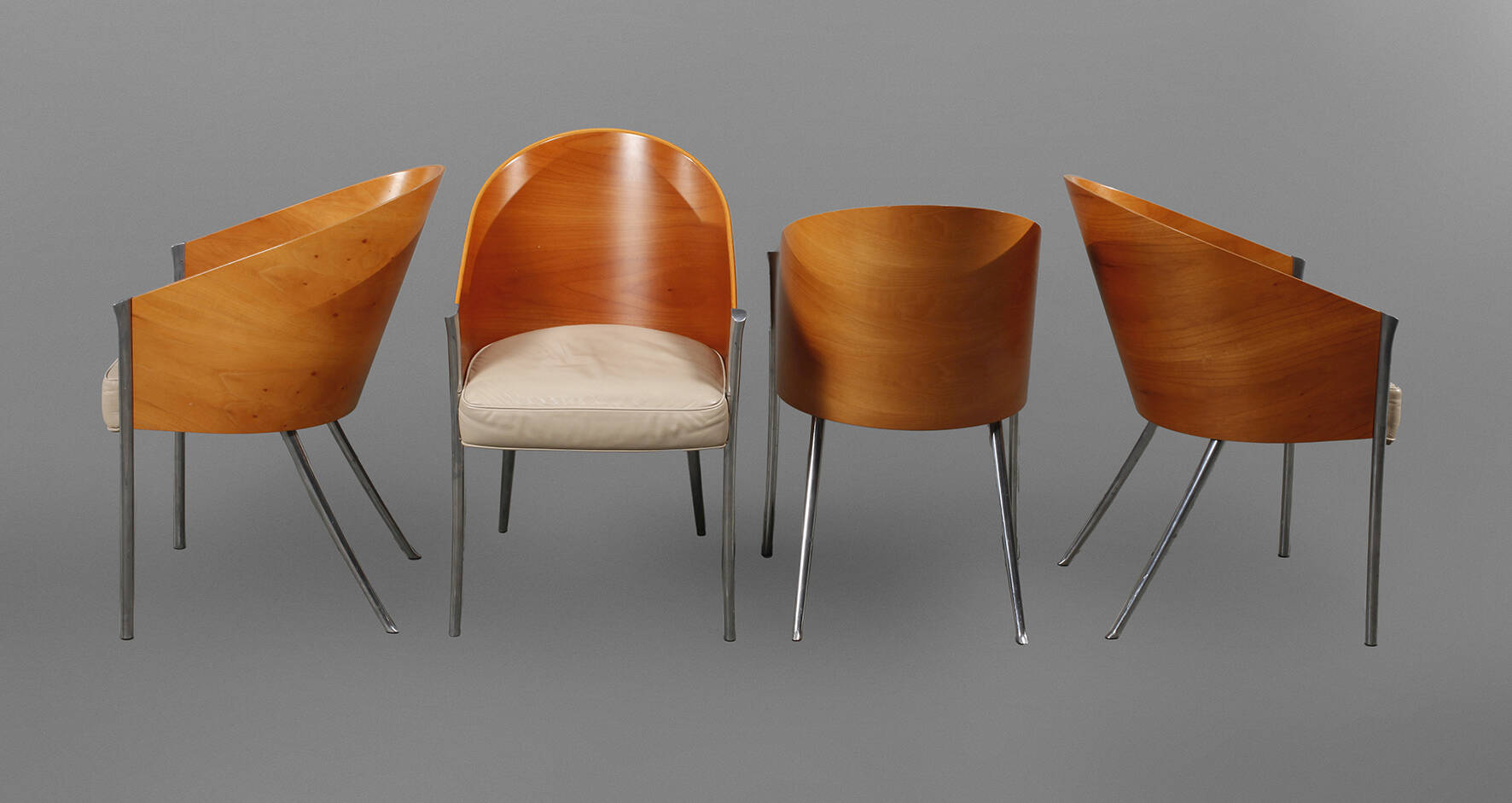 Vier Stühle Philippe Starck