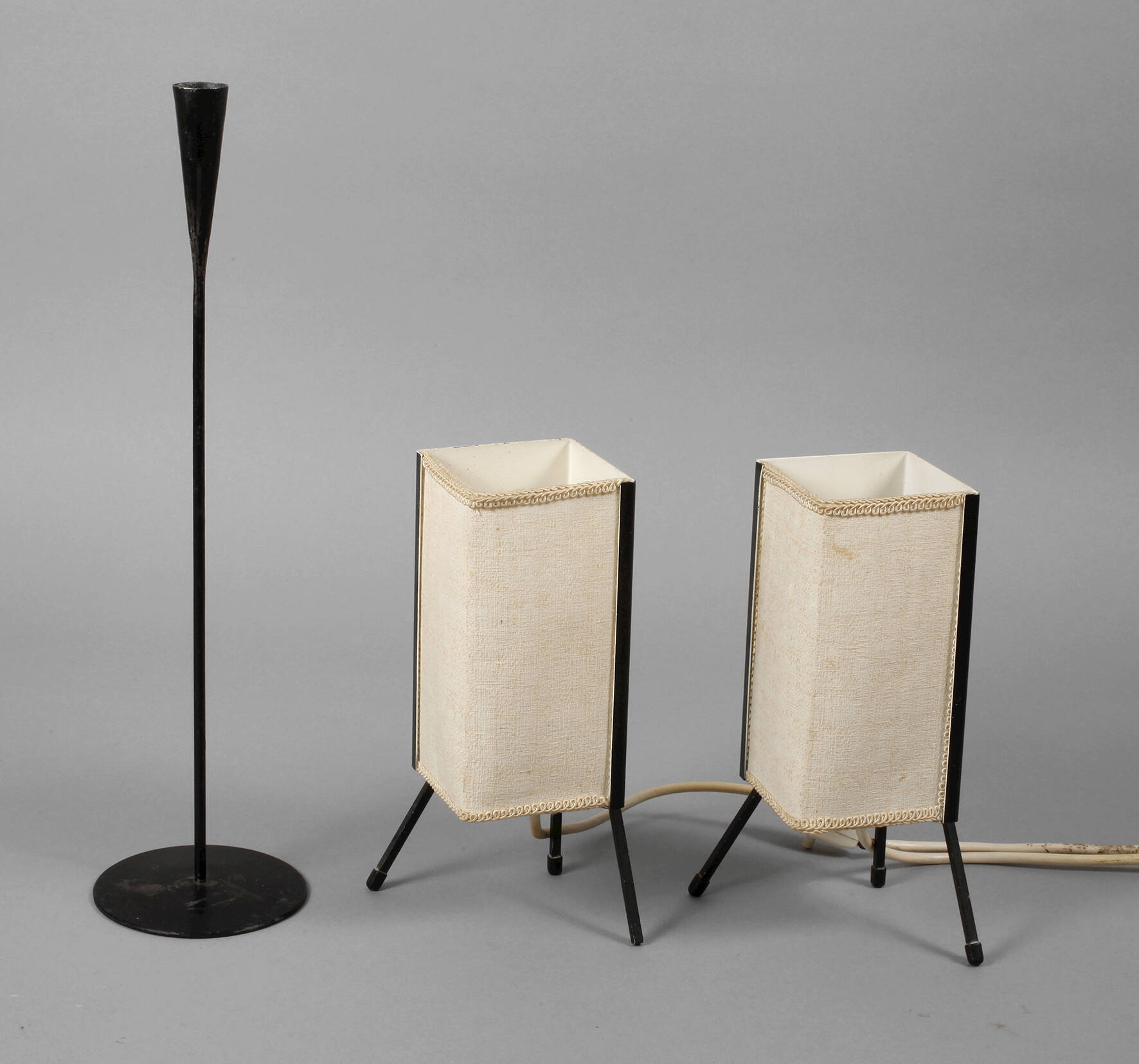 Paar Tischlampen und Leuchter