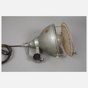 Vier Industrie-Wandlampen