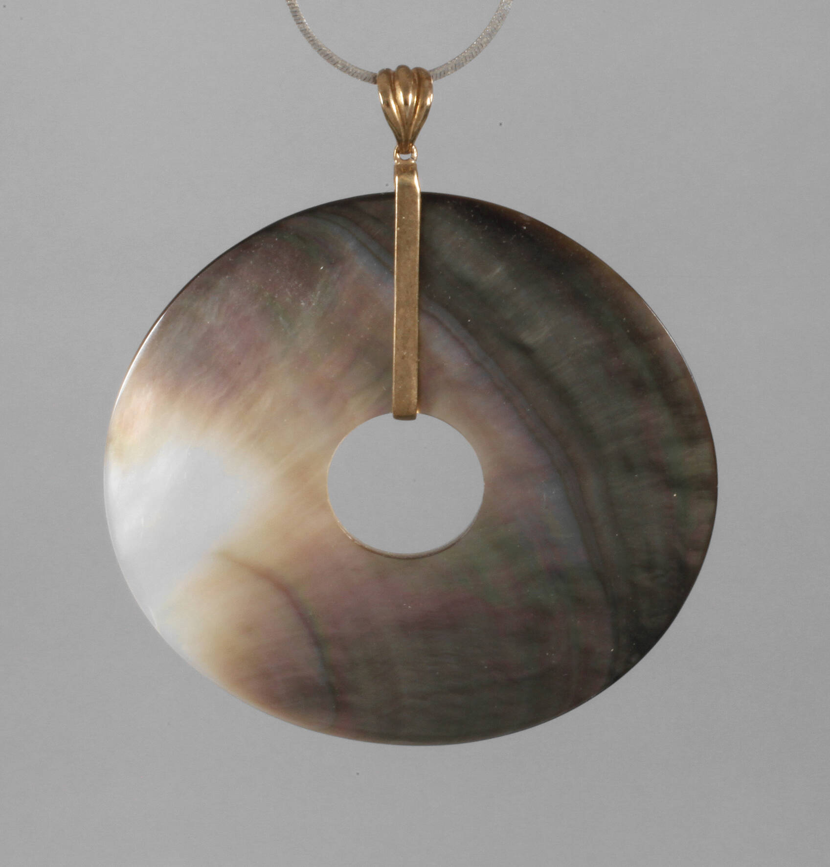 Designanhänger an Kette