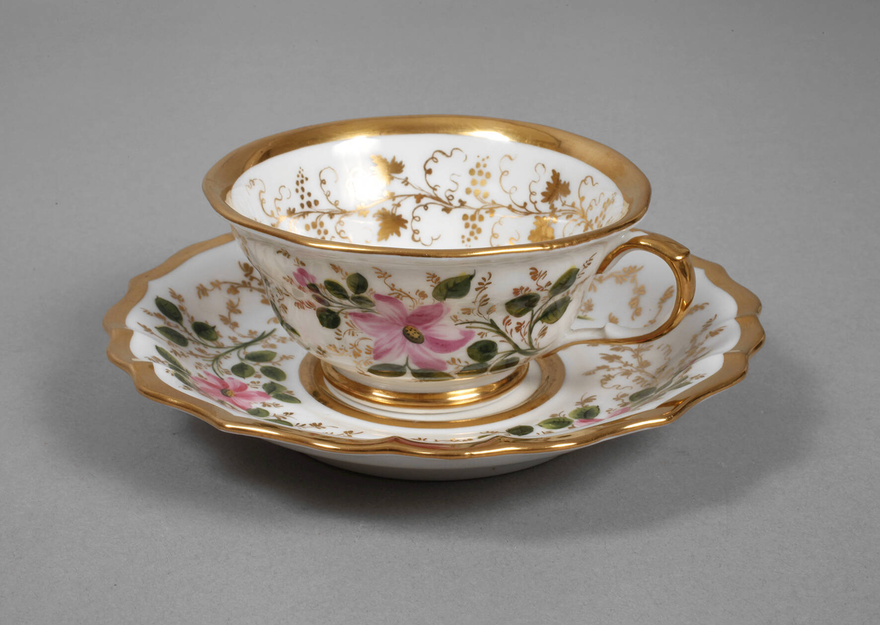 Althaldensleben Sammeltasse mit Wildrosenmotiv