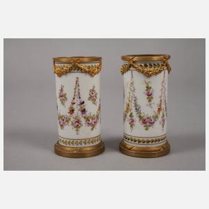 Frankreich Paar Stangenvasen mit Messingmontur