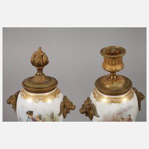 Frankreich Paar Cassolettes mit Bronzemontur