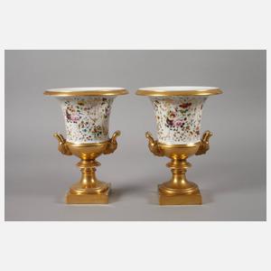 Paar Kratervasen mit Blumendekor