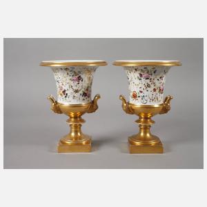 Paar Kratervasen mit Blumendekor