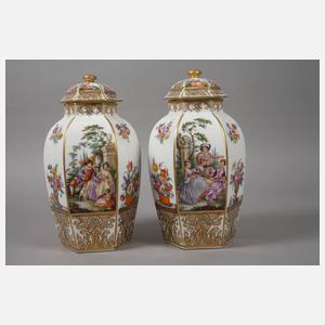 Wolfsohn Paar Deckelvasen mit Watteaumalerei