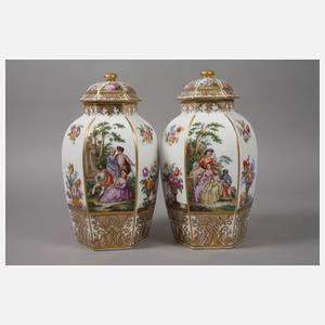 Wolfsohn Paar Deckelvasen mit Watteaumalerei