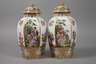 Wolfsohn Paar Deckelvasen mit Watteaumalerei