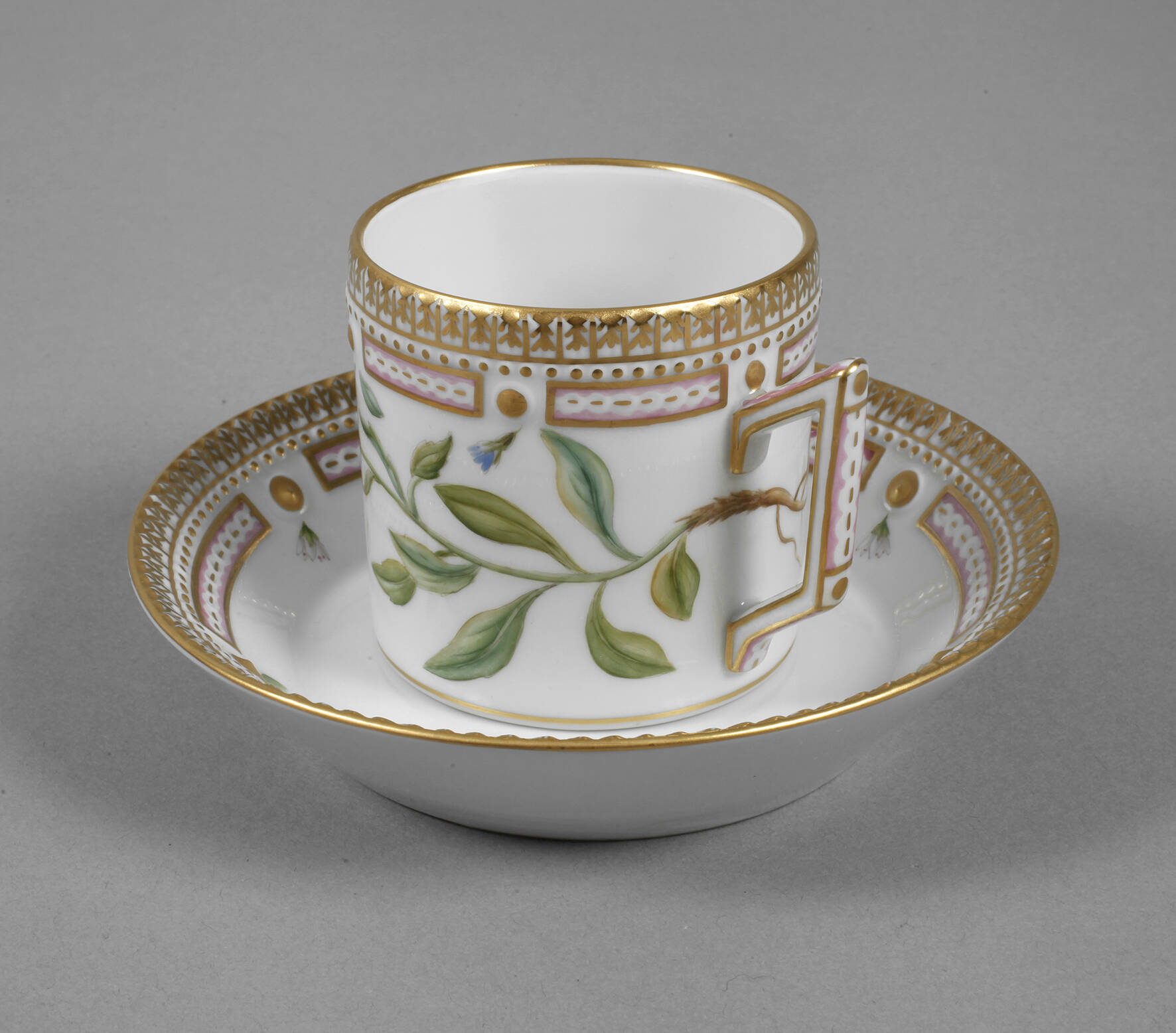 Kopenhagen Kaffeetasse mit Untertasse "Flora Danica"