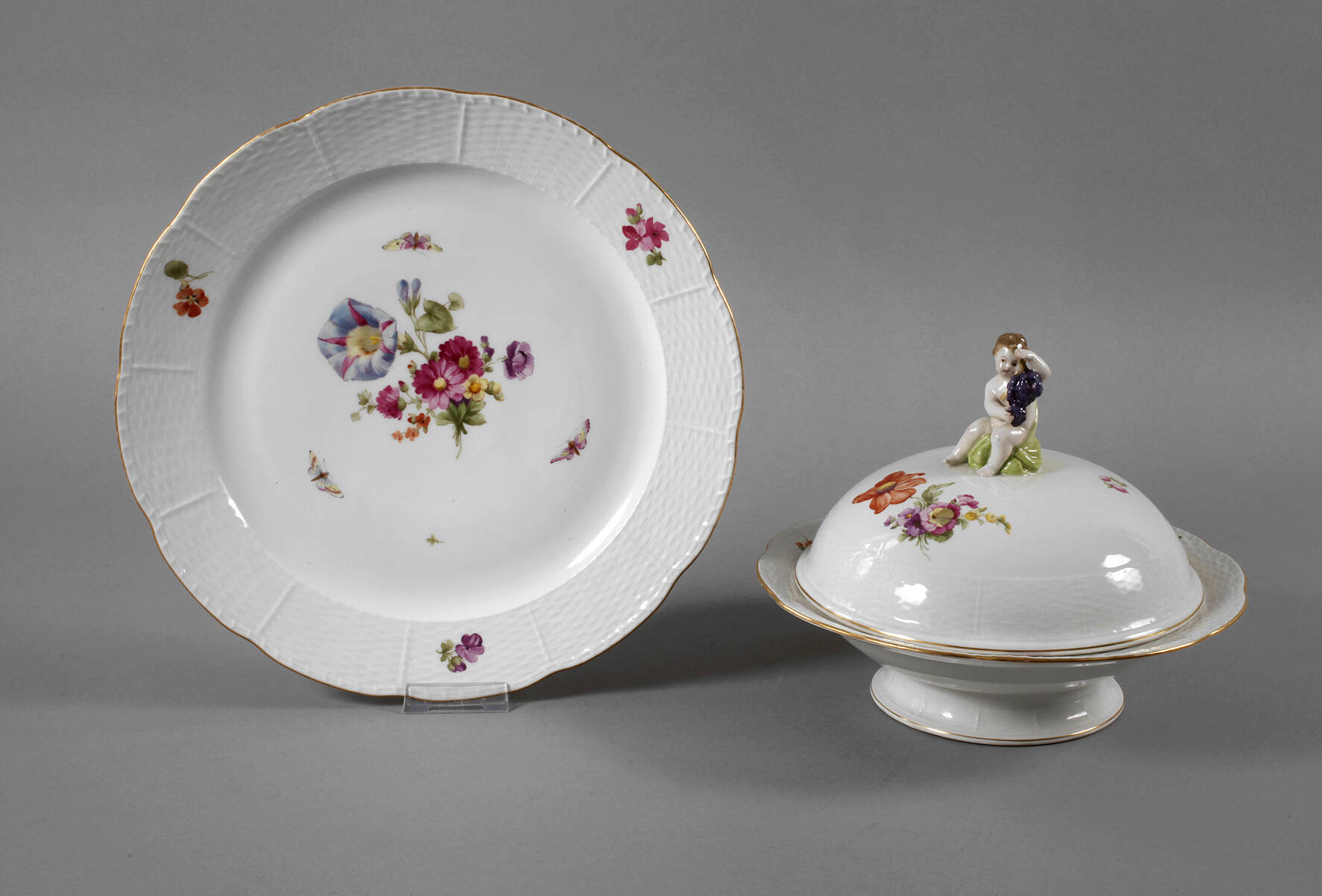 KPM Berlin runde Deckelterrine und Platte