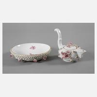 Meissen Kännchen und Unterschale mit Blütenbesatz111