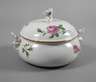 Meissen Deckelterrine "Rote Rose"