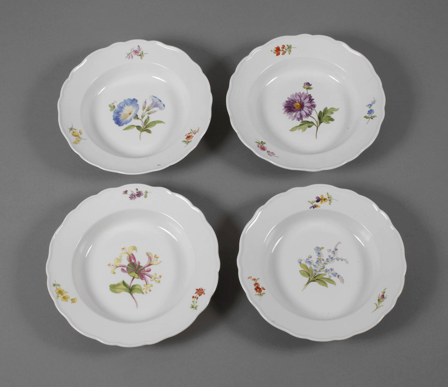Meissen fünf Suppenteller "Blume 1"