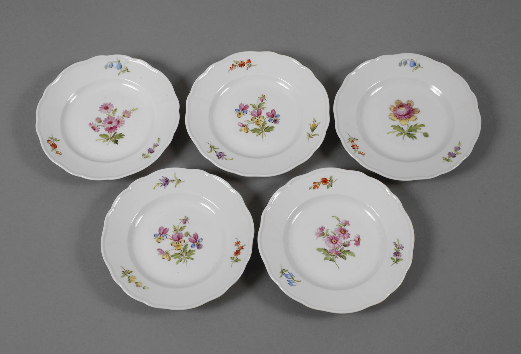 Meissen fünf Beilagenteller "Blume 1"