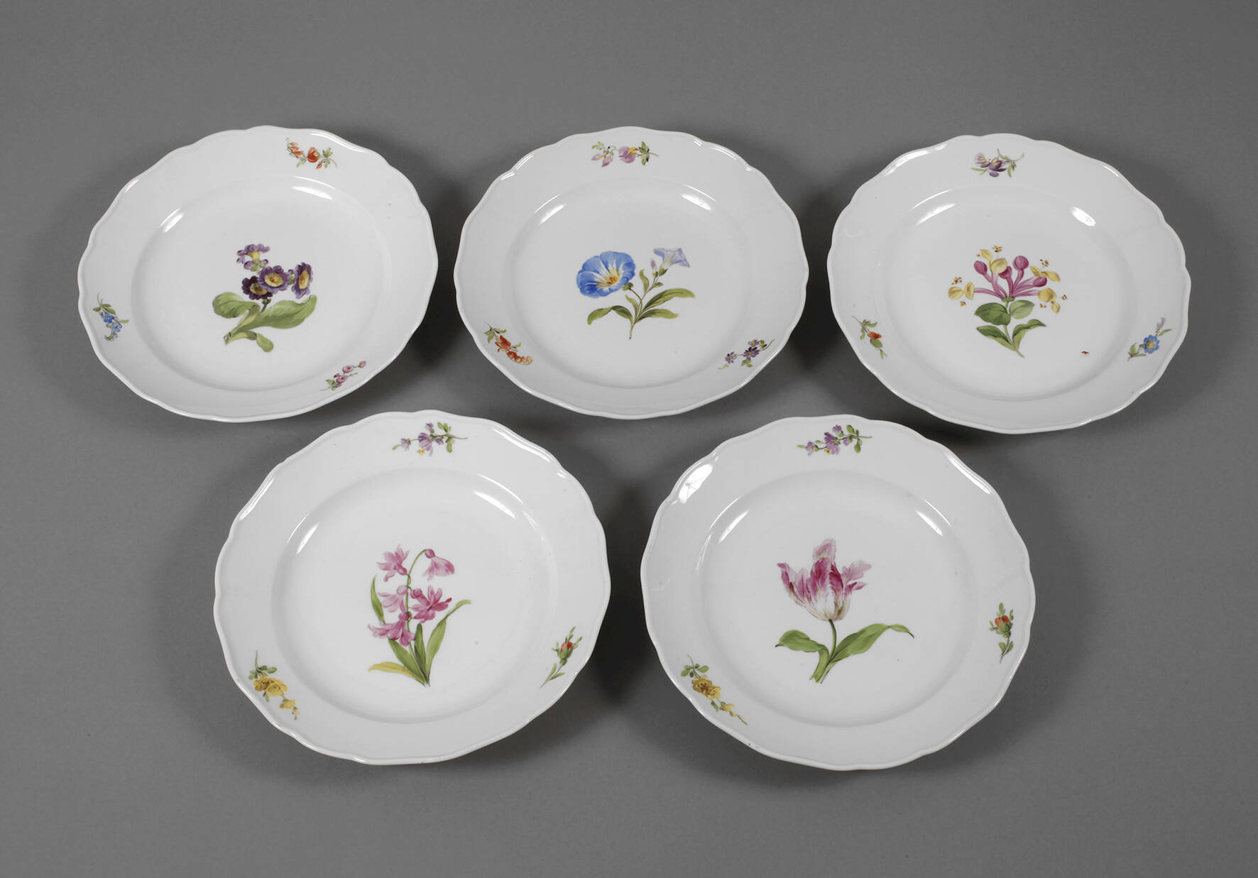 Meissen fünf Speiseteller "Blume 1"
