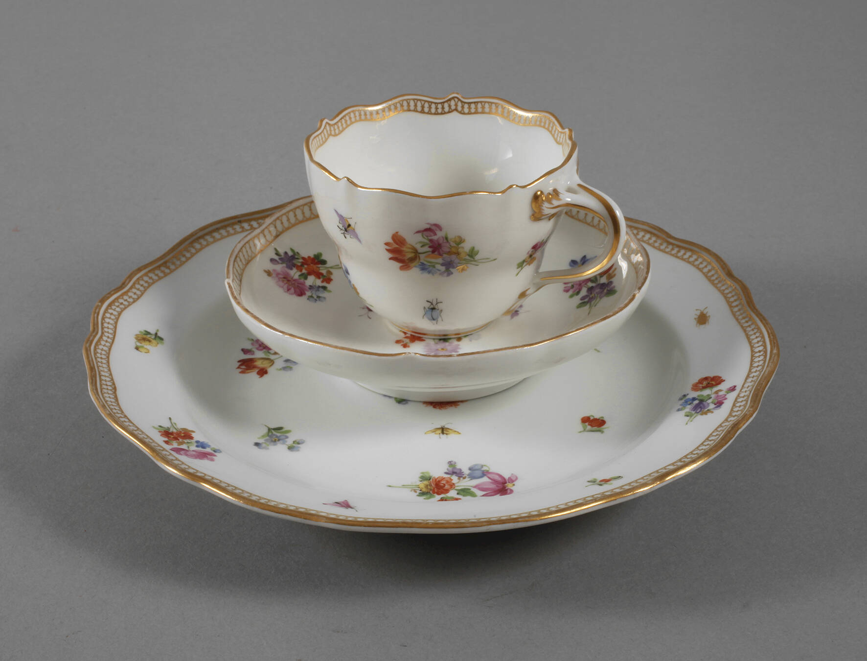 Meissen Gedeck "Gestreute Bukettchen mit Insekten"