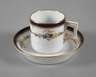 Meissen Mokkatasse mit Untertasse "Blumenkranz"