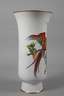 Meissen große Vase mit Papageimotiv