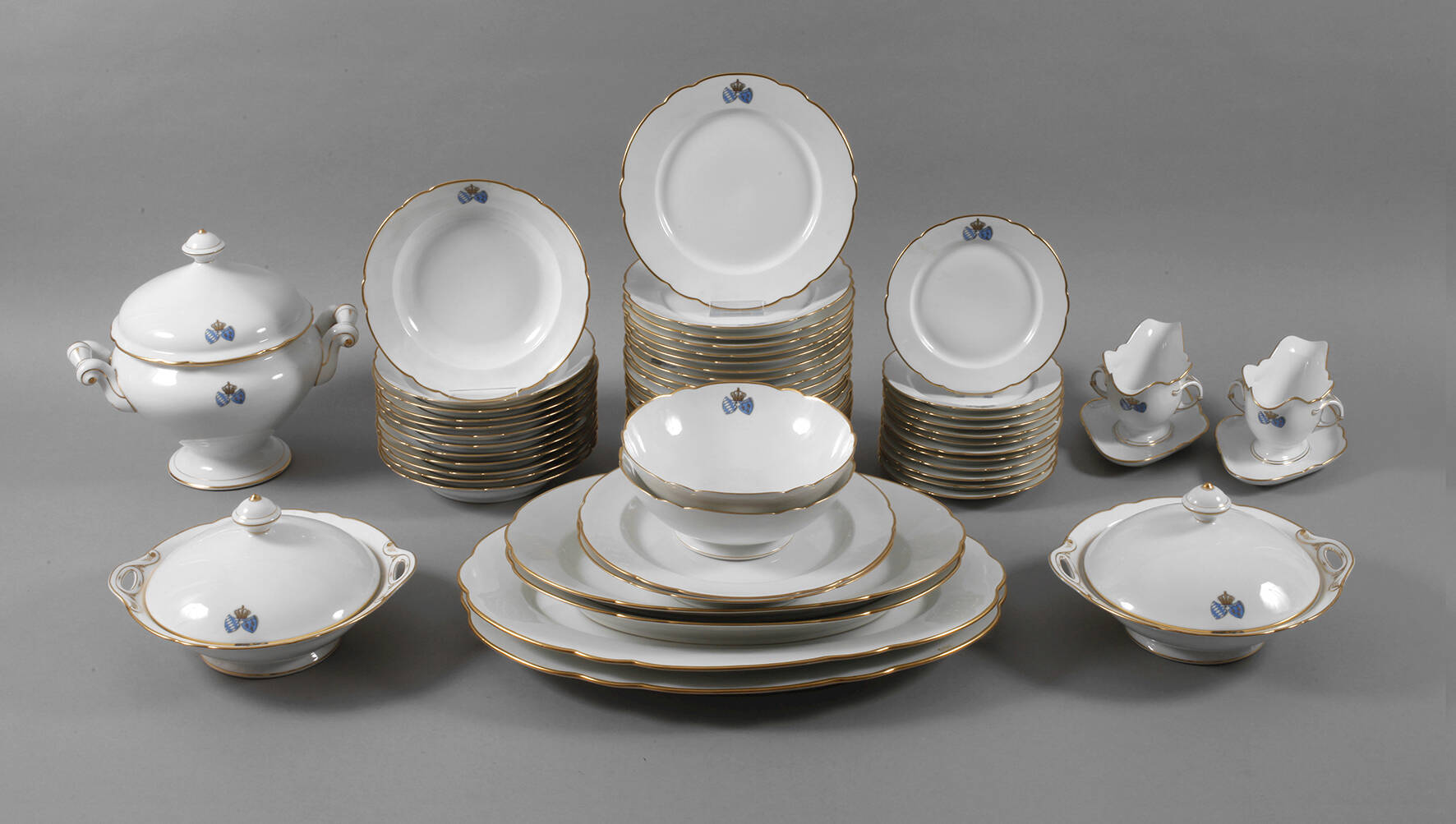 Nymphenburg Speiseservice mit Adelswappen